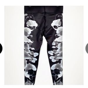 Terez Black High Waist Shaded Inkblots Ankle Activewear Bottoms XS